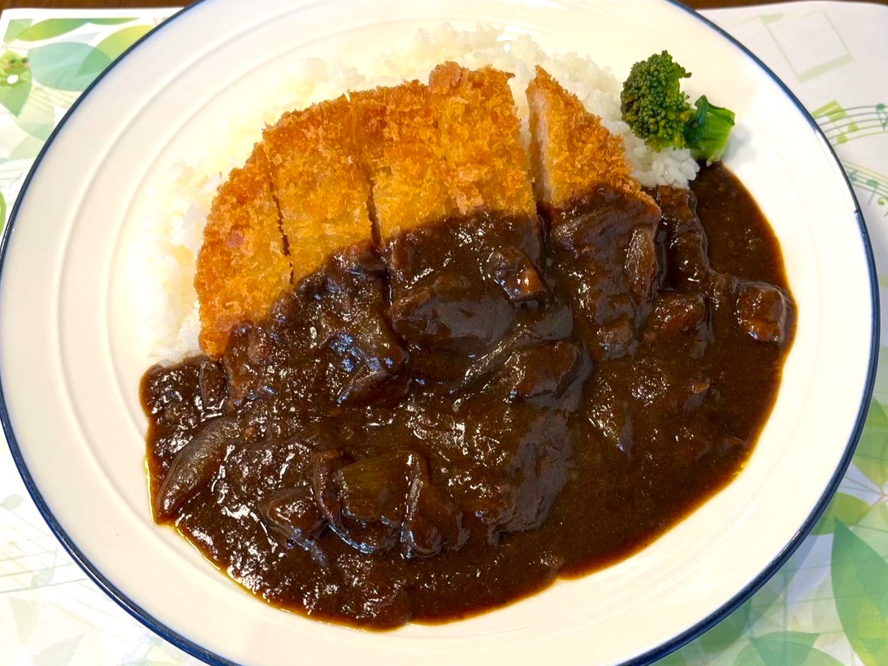 黒ビーフカツカレー