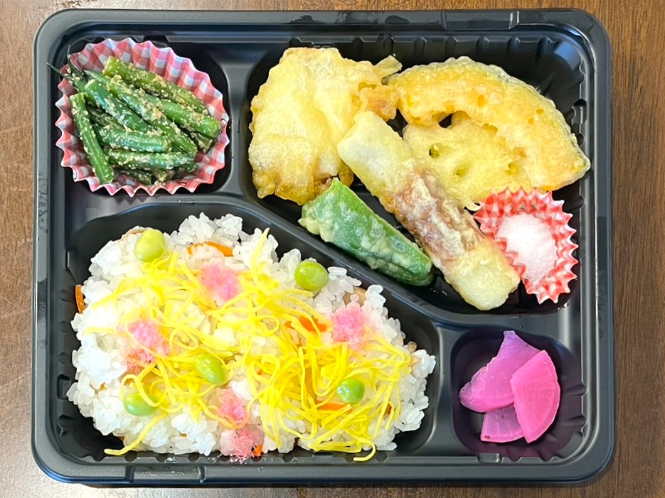 ちらし寿司と天ぷら弁当